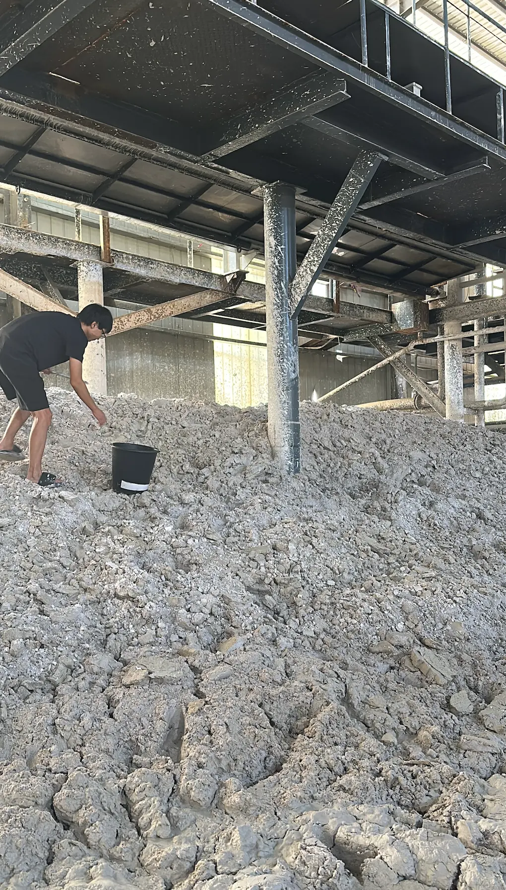 ナイジェリアの受益工場で品質制御作業を集中